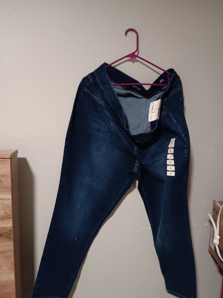 Brans New. Womem Jean Size 24