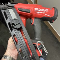 Milwaukee 2839-20 15 Gauge Finish Nailer 