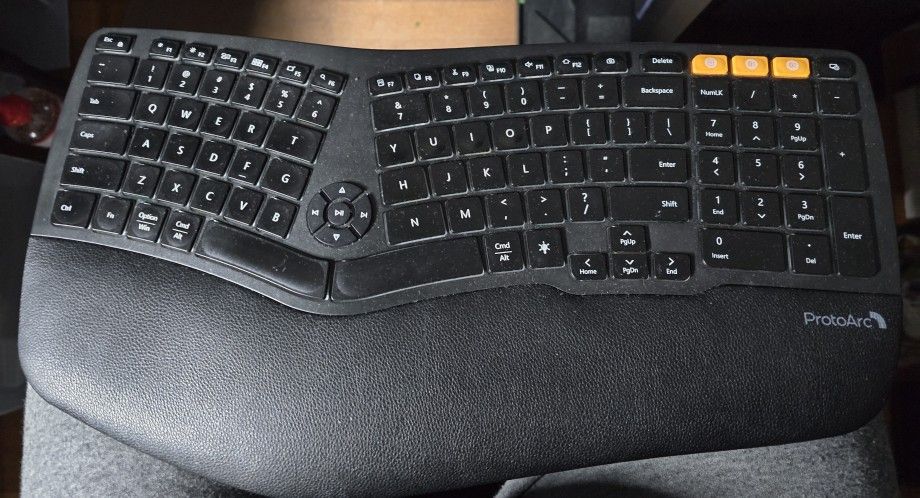 Wireless Ergonomic Backlit Keyboard (ProtoArc EK01)