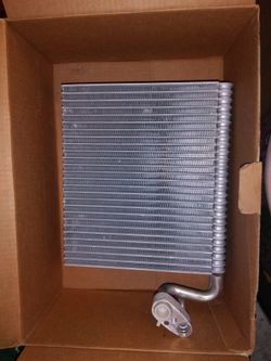 Condenser and evaporator core