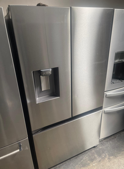 Deal: Samsung 3‑Door Refrigerator, Stainless w/ Water – Clean