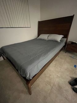 Modern Wood Bed Frame and mattress