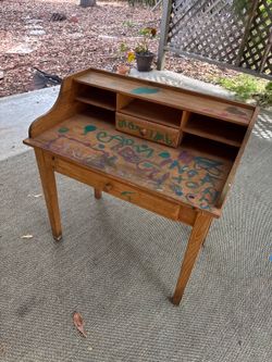Kids desk