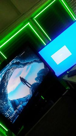2 flat screen tvs $200