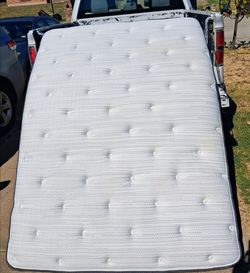 FULL SIZE BEAUTYREST SILVER MATTRESS