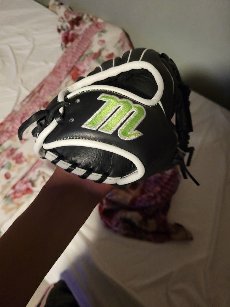 Youth MARUCCI Glove
