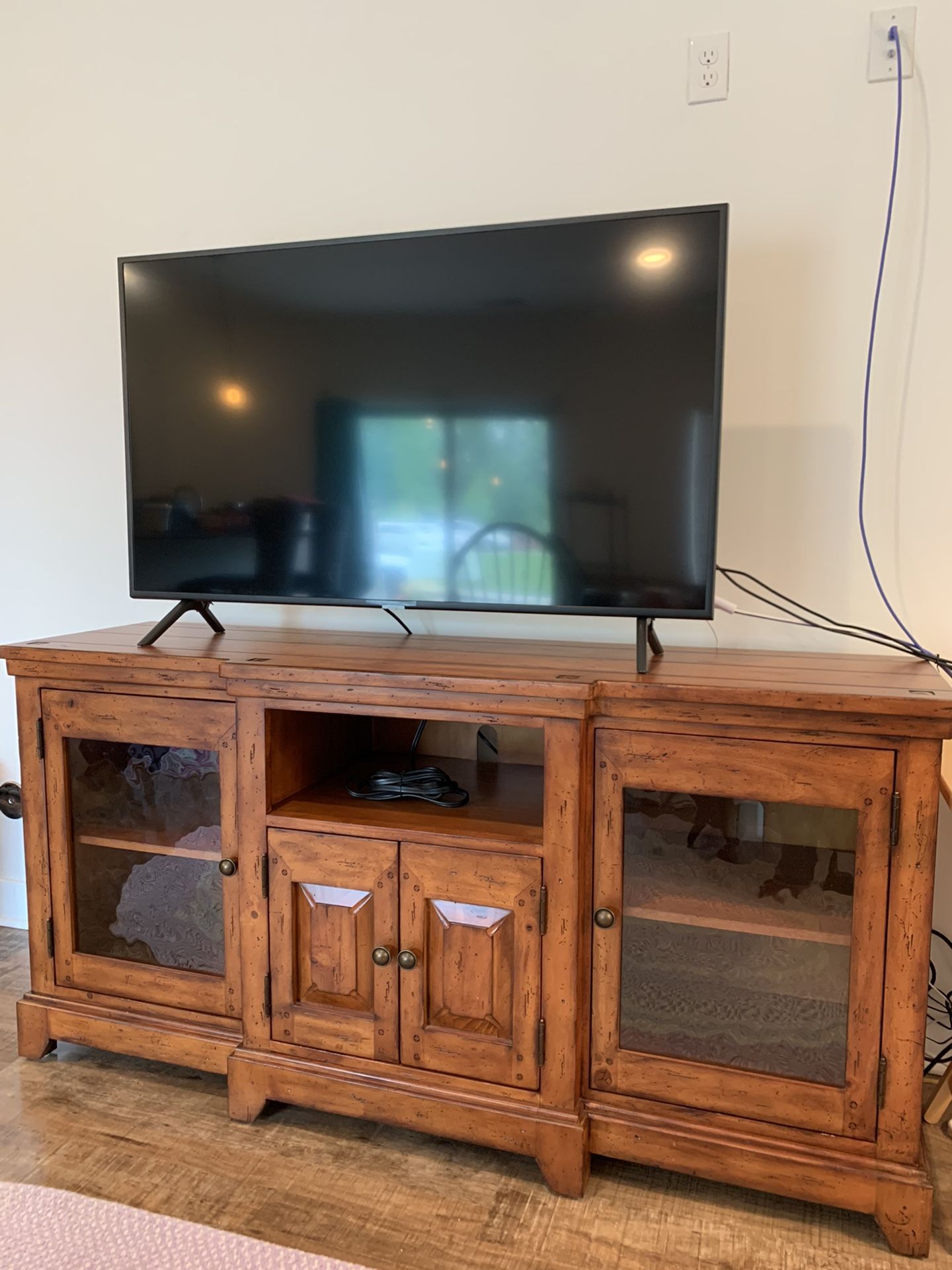 Broyhill TV Stand, Like New!