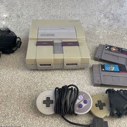 Super Nintendo - 2 Games - 2 Controllers - Original 