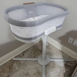 BassiNest® Luxe Swivel Sleeper Bassinet