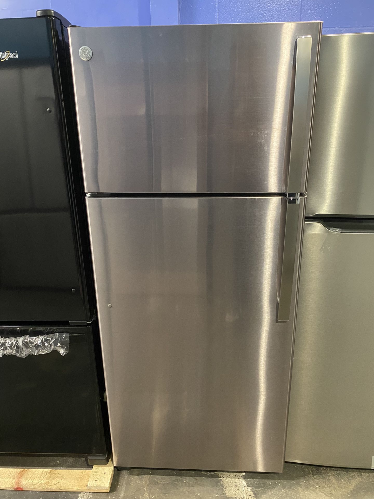 Brand New GE Stainless Steel Fridge Top And Bottom Refrigerador
