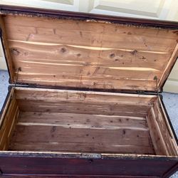 CEDAR CHEST 