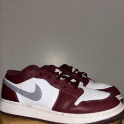Jordan 1 Low Bordeaux