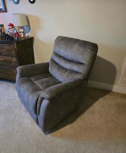 Thomasville Gray Power Recliner - Swivel/Glide with USB - Like New!