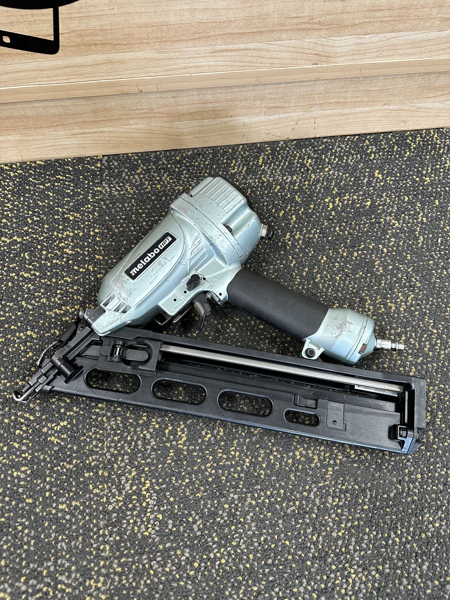 Metabo HPT 2,5" Metal Connector Nailer NR65AK2