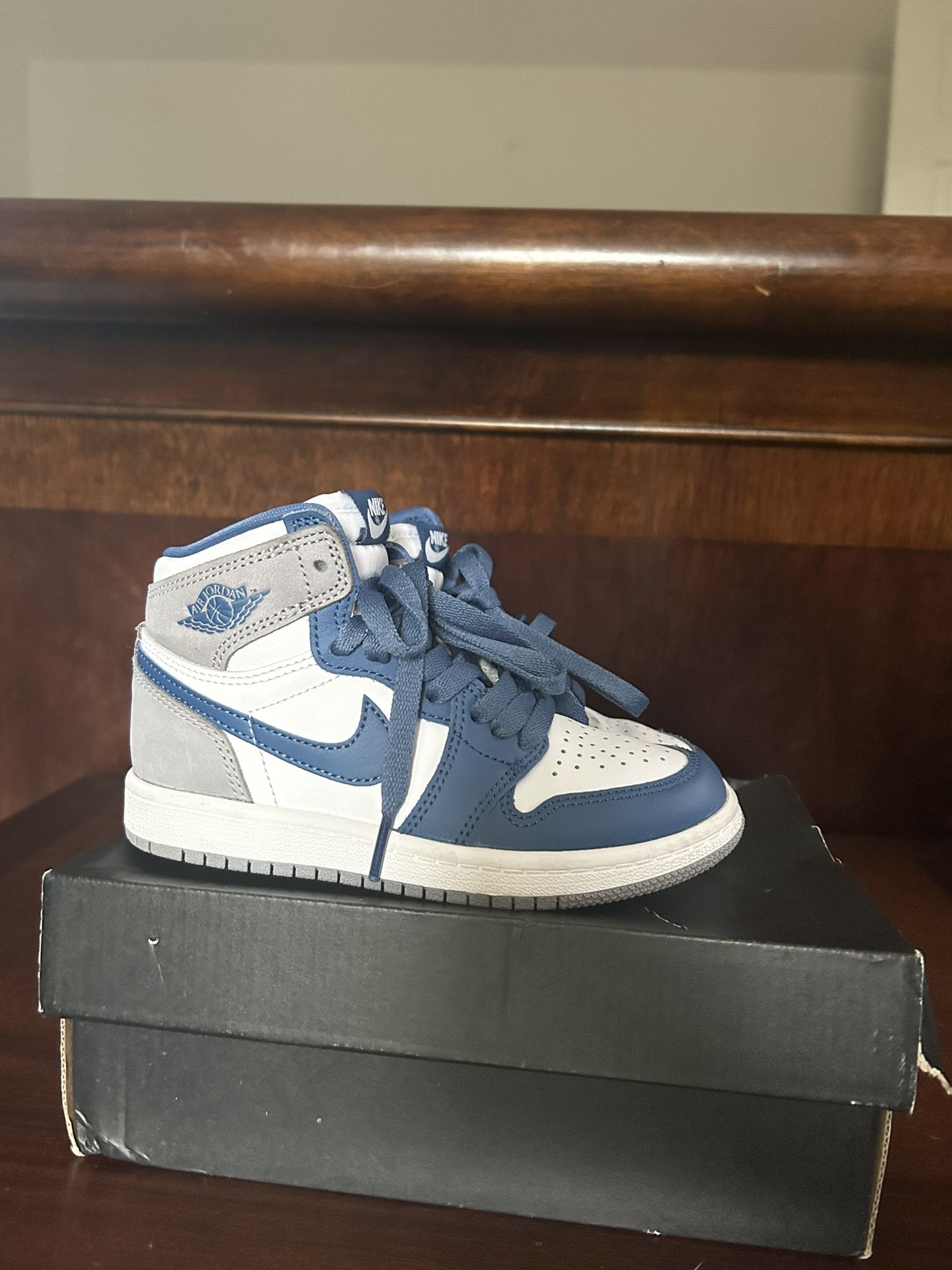 Air Jordan 1 Retro High OG True Blue