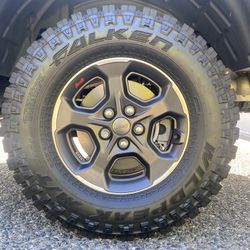 Jeep Rubicon OEM Wheels And Tires
