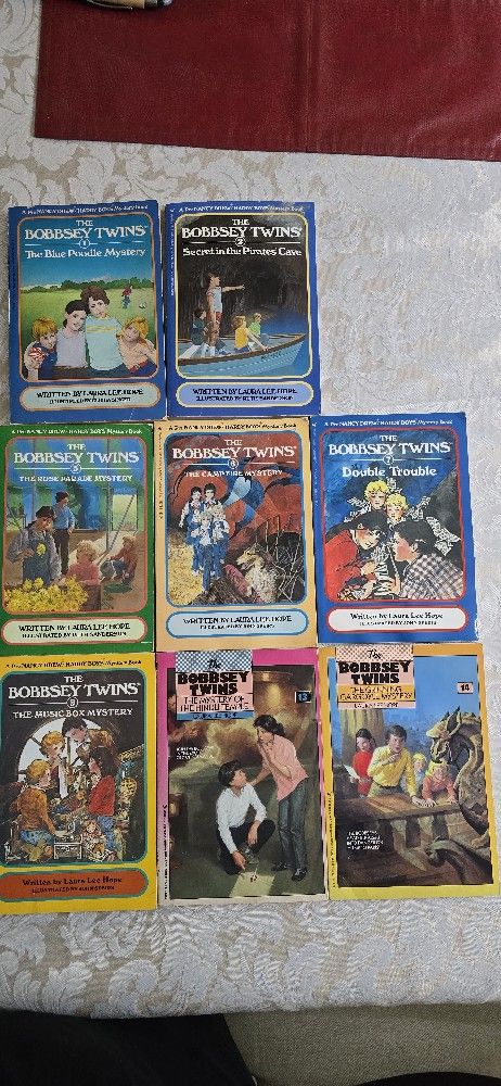 Vintage Bobbsey Twins Collecshion Of 8 Books 1980