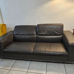 Italian Leather SOFA, Contemporary Design, Chrome Legs. Pre-owned