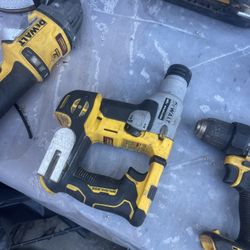 DEWALT ATOMIC 20V MAX 5/8 in. Brushless Cordless SDS Plus Rotary Hammer,