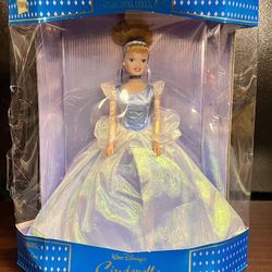 Walt Disney’s Classic Doll Collection Cinderella Barbie Doll 88001. Damaged Box
