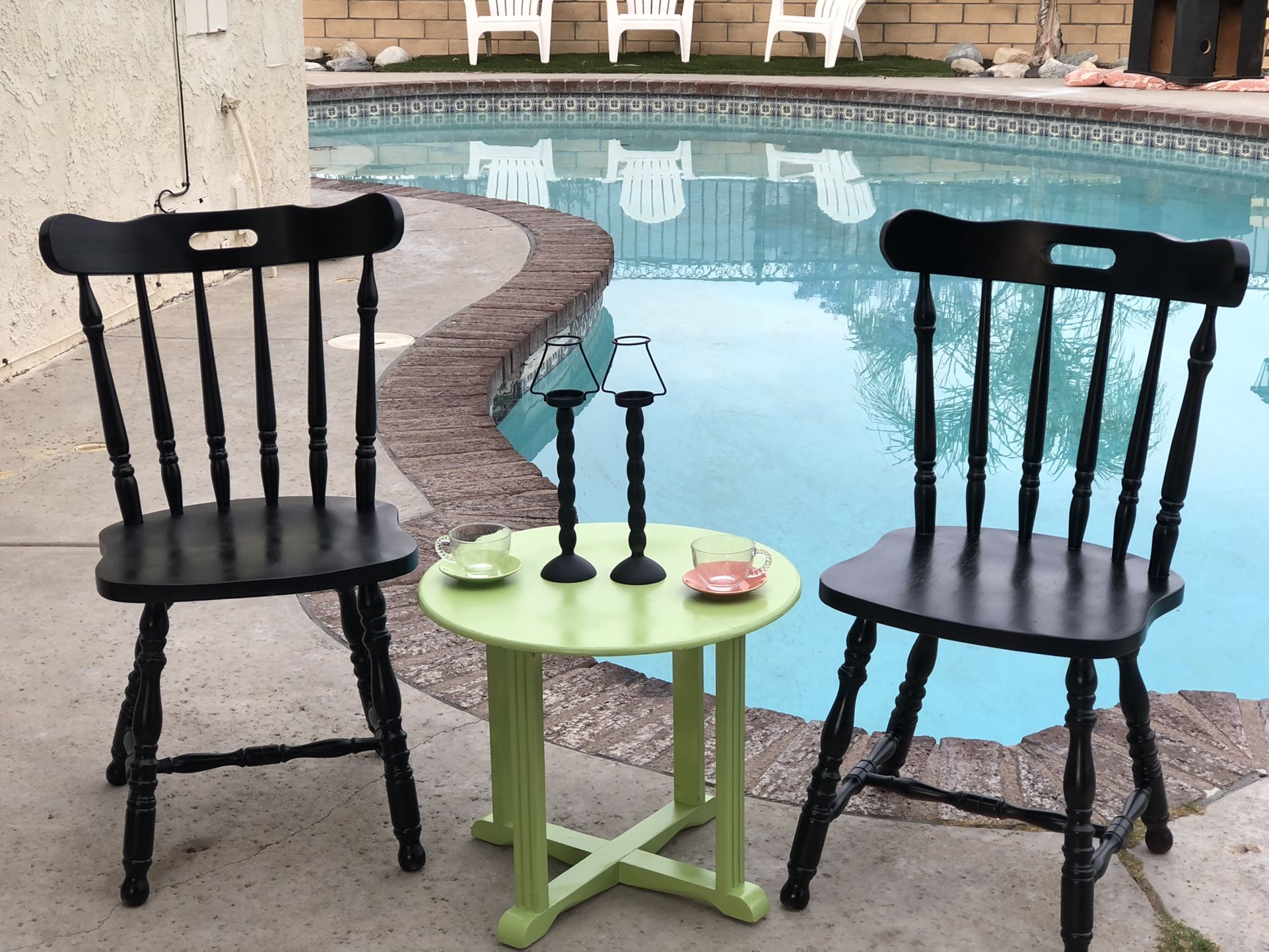 Adorable Patio Set For Summer!