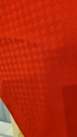 Round table cloth for display table
