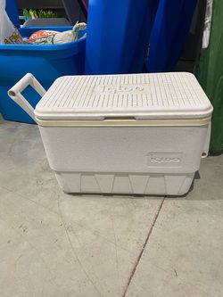 vintage white igloo cooler outdoor camping gear tailgate BBQ