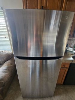 LG refrigerator year 2024.