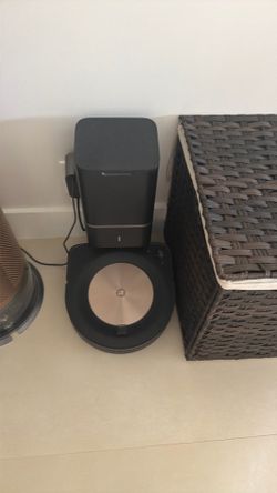 iRobot Roomba Robot Vacuum with Auto-Empty Base
