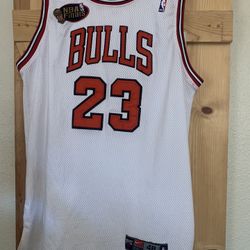 Michael Jordan Chicago Bulls Vintage 1998 NBA Finals Nike Jersey