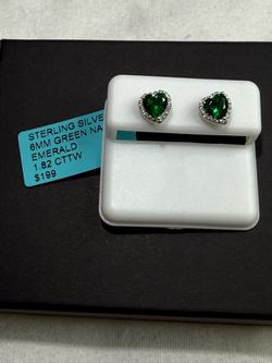 💚Sterling Silver Green Heart Stud Earrings 💚