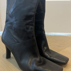 Nine West Black Genuine Leather Ankle Boots - Size 9 WNPRIDE  Elevate your wardrobe with these classic Nine West black leather ankle boots, perfect fo