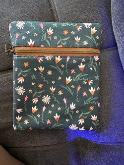 Zippered kindle sleeve