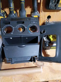 Center Dash Climate Control Bezel o Lower Dash Trim Panel.
