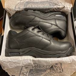 Men’s Magnum  Boot Size 8.5