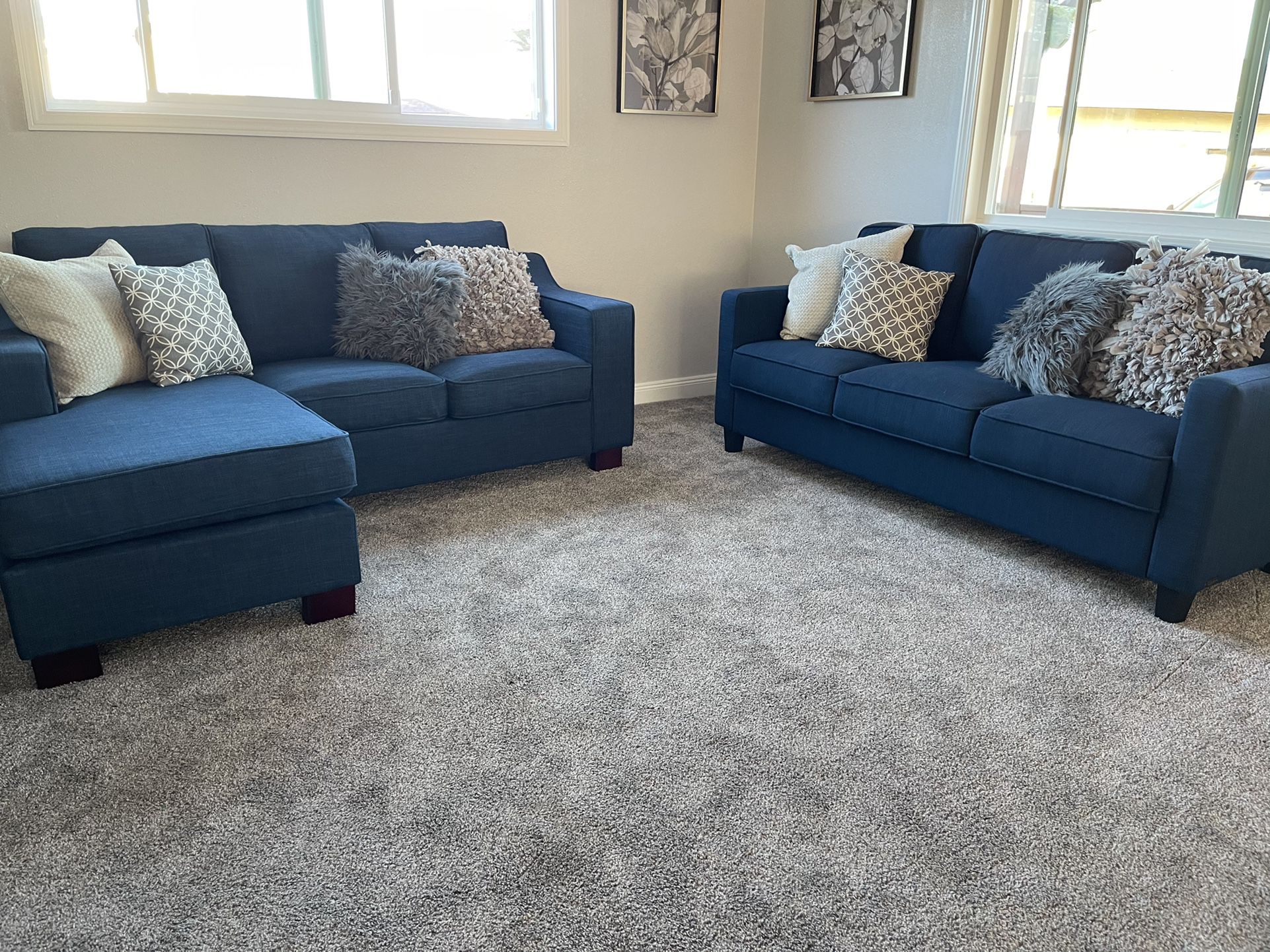 Large Blue Sectional W Movable Chaise And Couch 
