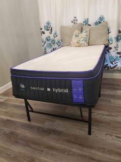 Nectar Premier Hybrid Mattress - Split King , (2 total = Pair of Twin XLs) *Like New, Perfect Condition*