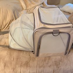 17.5 inch dog carrier ( new) with side extender