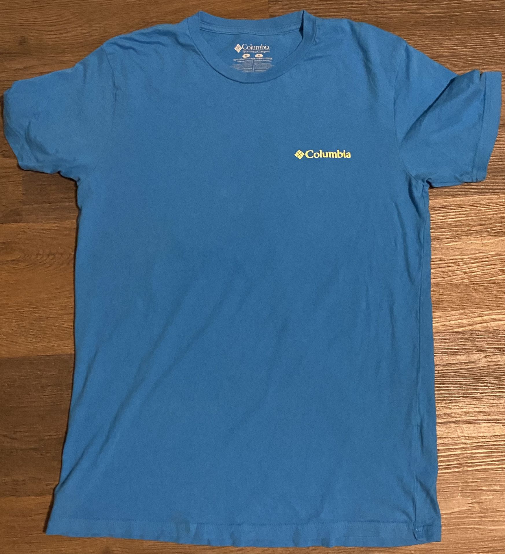 Columbia Size Medium Shirt 