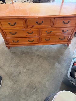 Queen bedroom set with dressers