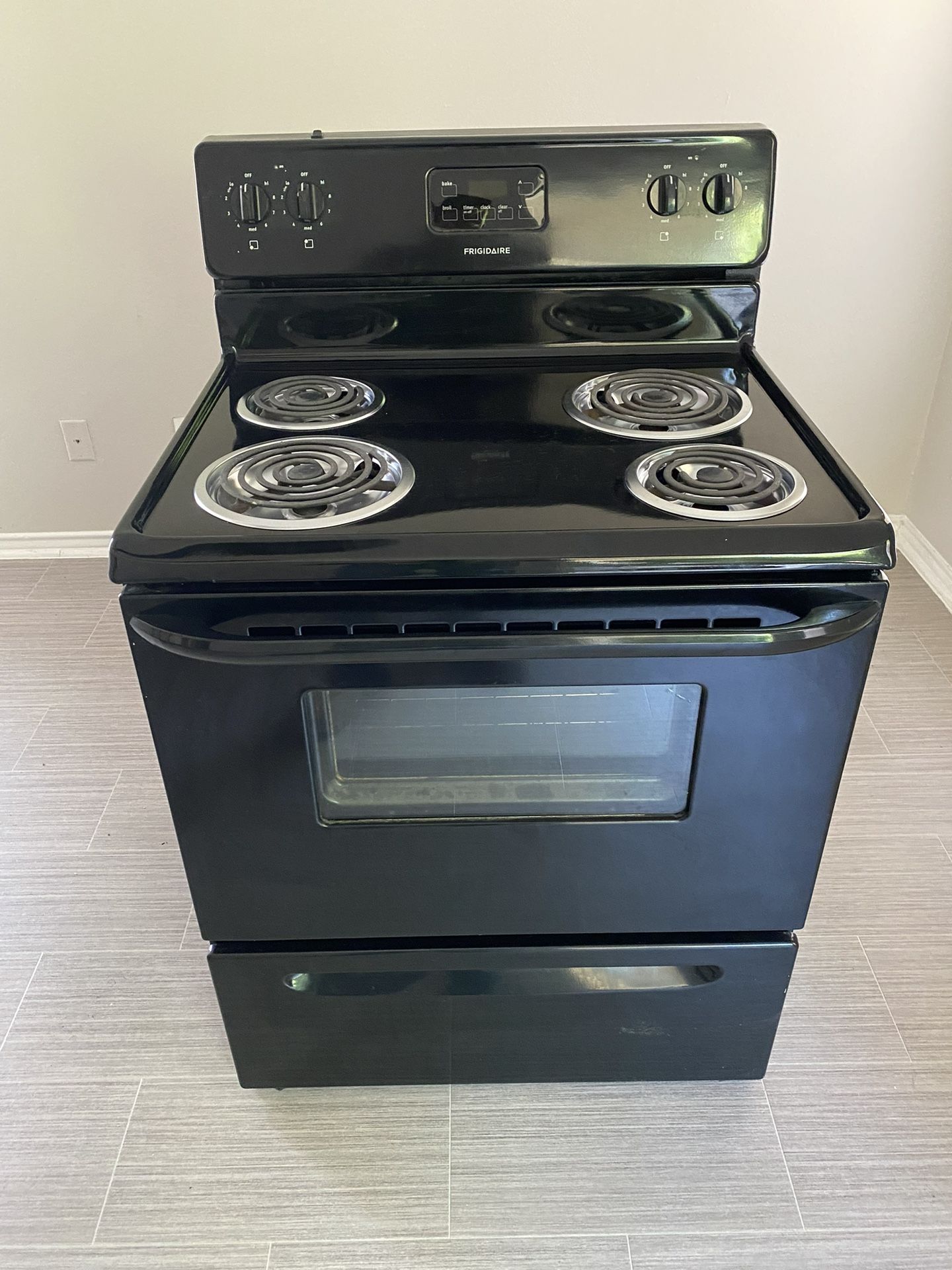 Frigidaire Electric Stove for Sale in San Antonio, TX OfferUp