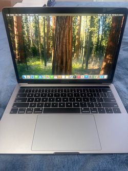 Apple MacBook Pro / 13.3 inch Touch Bar Retina Display / Core i5 / 8GB RAM/ 256GB SSD