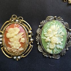 Vintage Floral Cameo (Only The Red One Is Available)