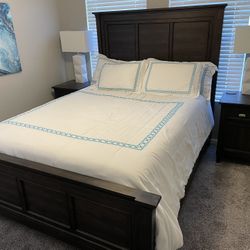 Bassett Furniture Commonwealth Queen Bed Frame & Nightstands