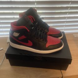 Jordan 1 Mids Size 11