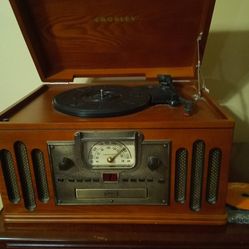 Crosley 4-in-1 record /CD/Cassette/AM-FM Radio Player