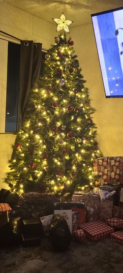 CHRISTMAS TREE - 7.5FT