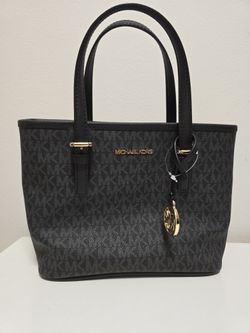 Michael Kors Outlet
Jet Set Travel Large Logo Tote Bag