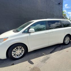 2017 Toyota Sienna