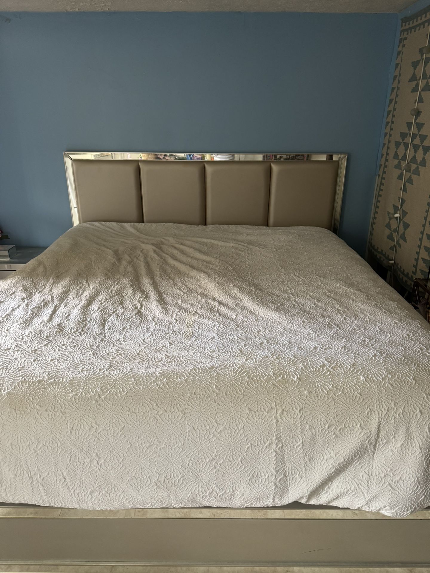 King Bedroom Set w/ Mattress Included $600